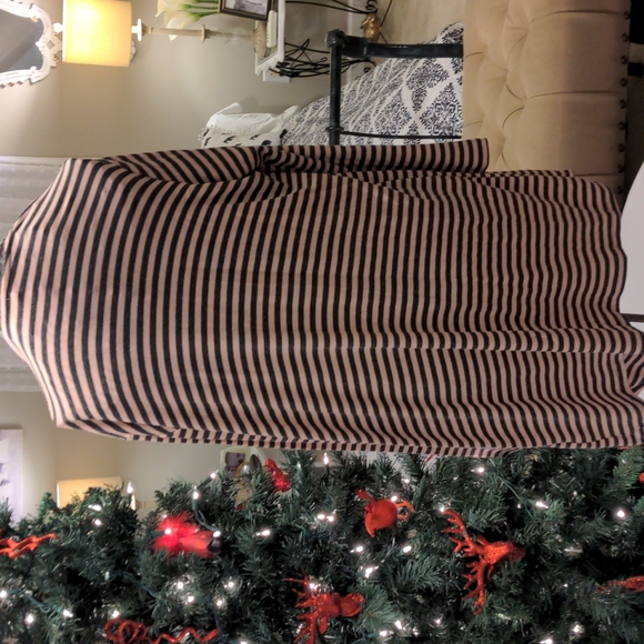 NWOT Life Worn by Gloria Vanderbilt. - Picture 3 of 3